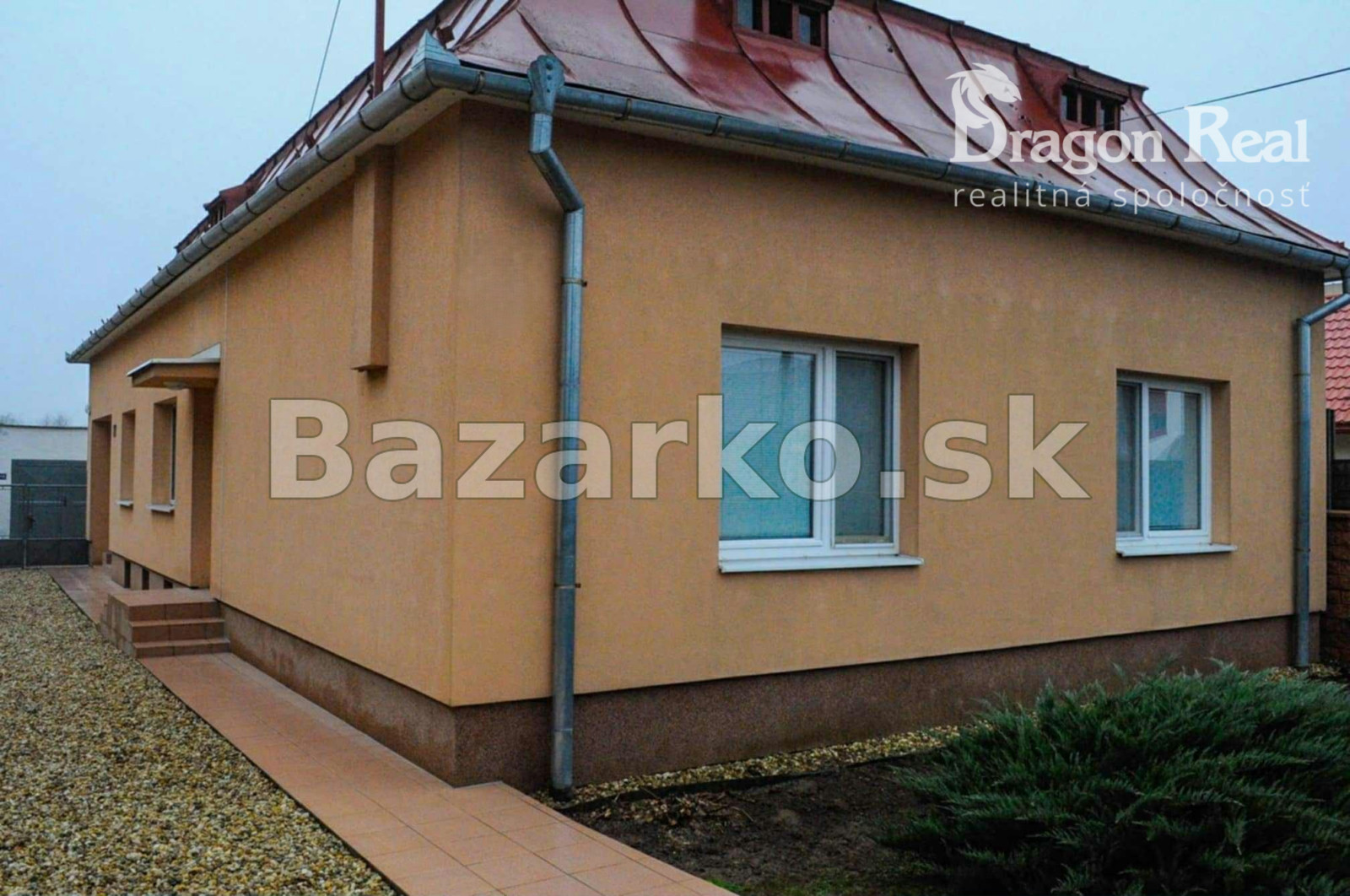 PREDAJ – Rodinný dom s garážou – VEĽKÉ KAPUŠANY
